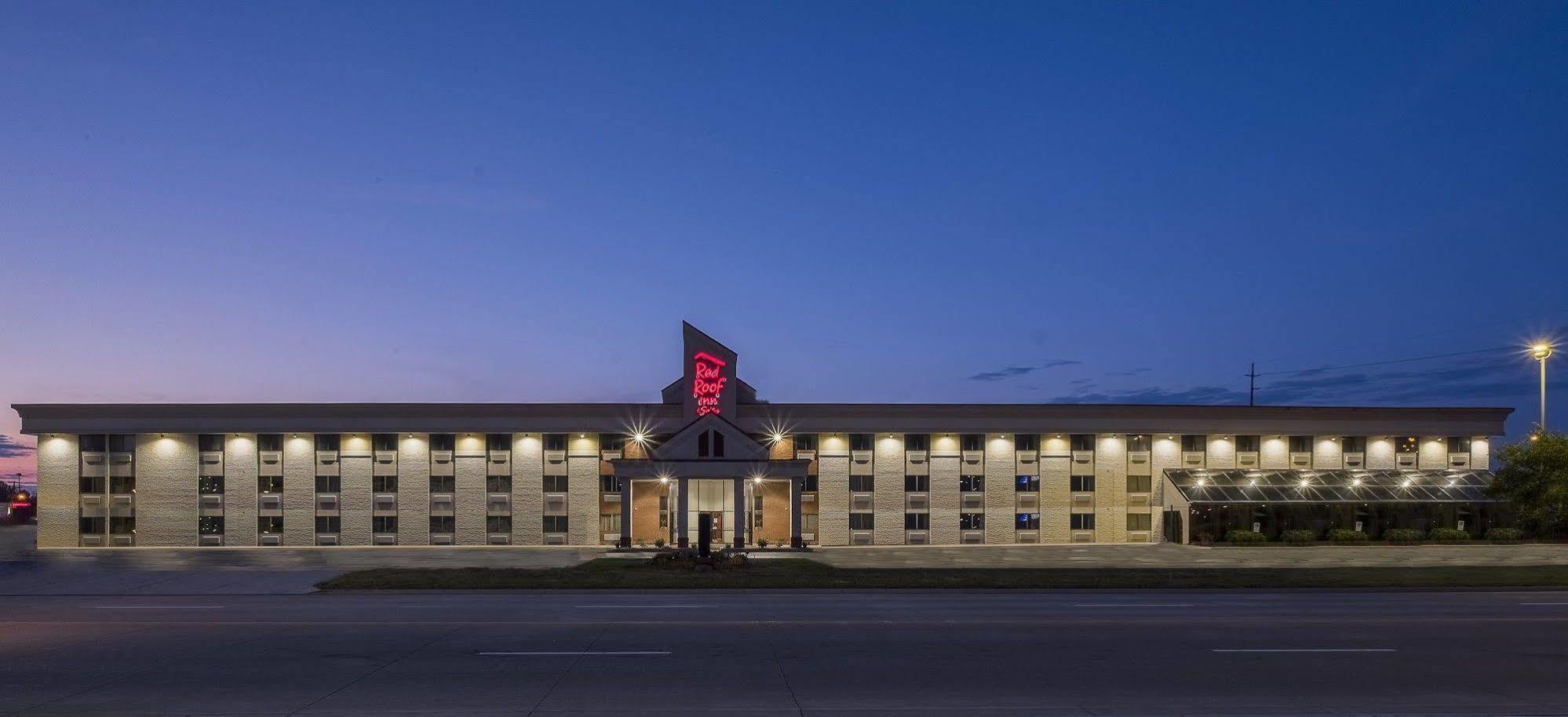 Red Roof Inn & Suites Cleveland - Elyria Exterior photo